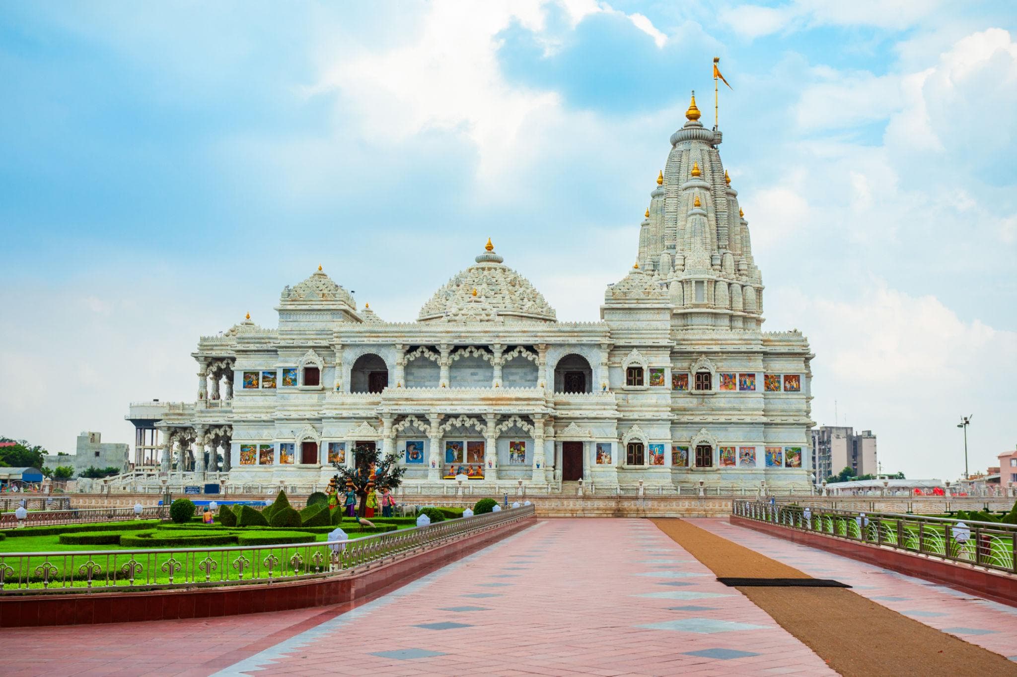 Sacred North India – Kashi, Ayodhya, Agra & Vrindavan: Bhopal → Kashi → Ayodhya → Agra → Vrindavan → Omkareshwar
